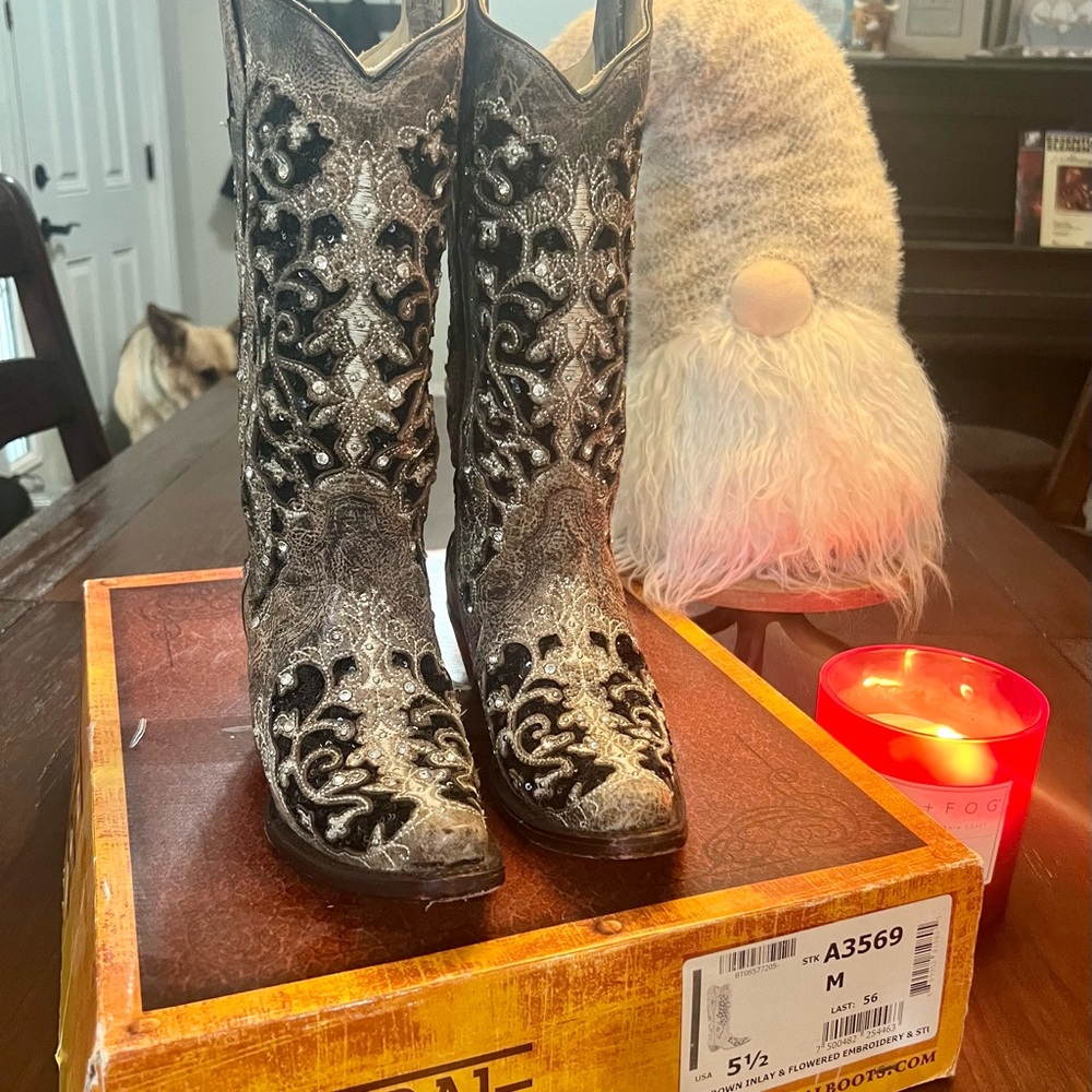 A3569 Woman’s Black Glitter Inlay Floral Overlay with Crystals and studs.